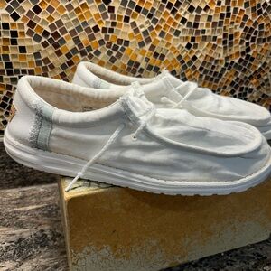 Men’s size 13 Hey Dudes white